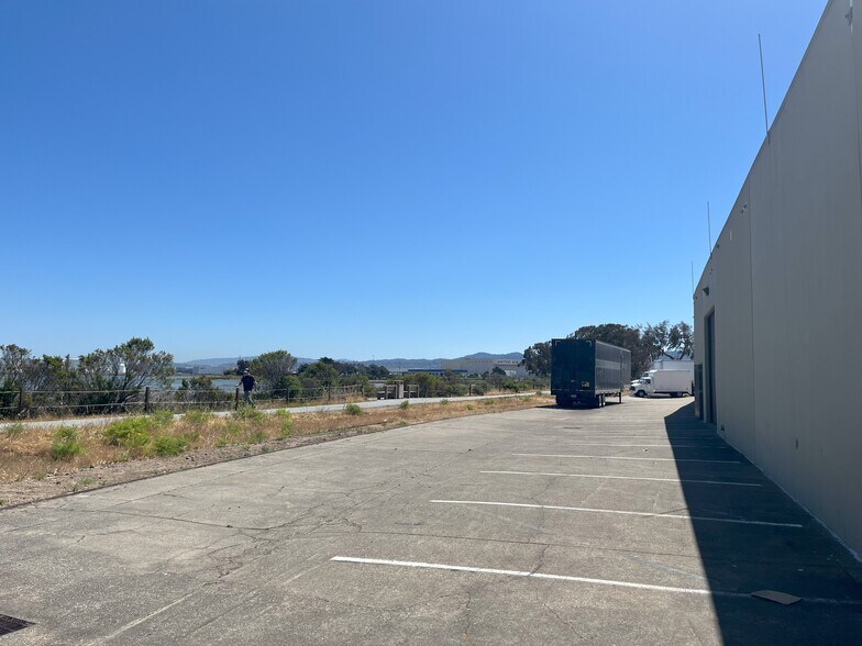 More Photos Of 300-332 Littlefield Ave, South San Francisco Showroom For Lease