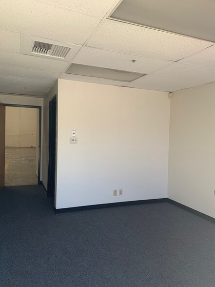 More Photos Of 100 S Reservoir St, Pomona Warehouse For Lease