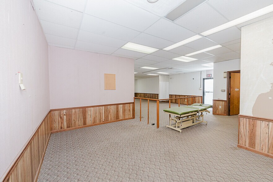 More Photos Of 1482 Butler Rd, Worthington Medical For Sale