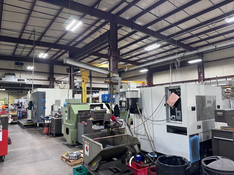 More Photos Of 5191 27th Ave, Rockford Manufacturing For Lease