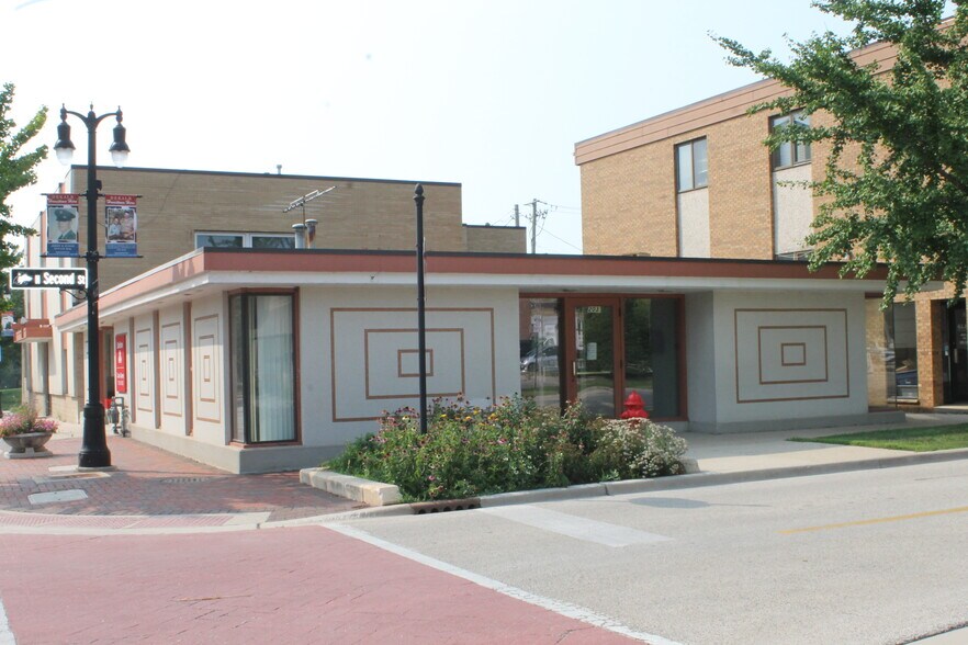 More Photos Of 129 E Locust St, Dekalb Office For Sale