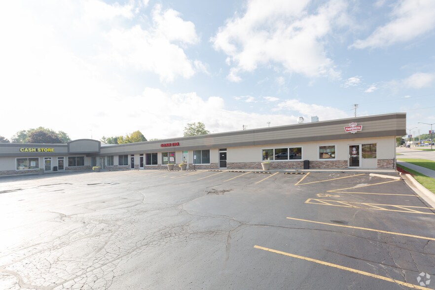 More Photos Of 101-131 S Military Ave, Green Bay General Retail For Sale