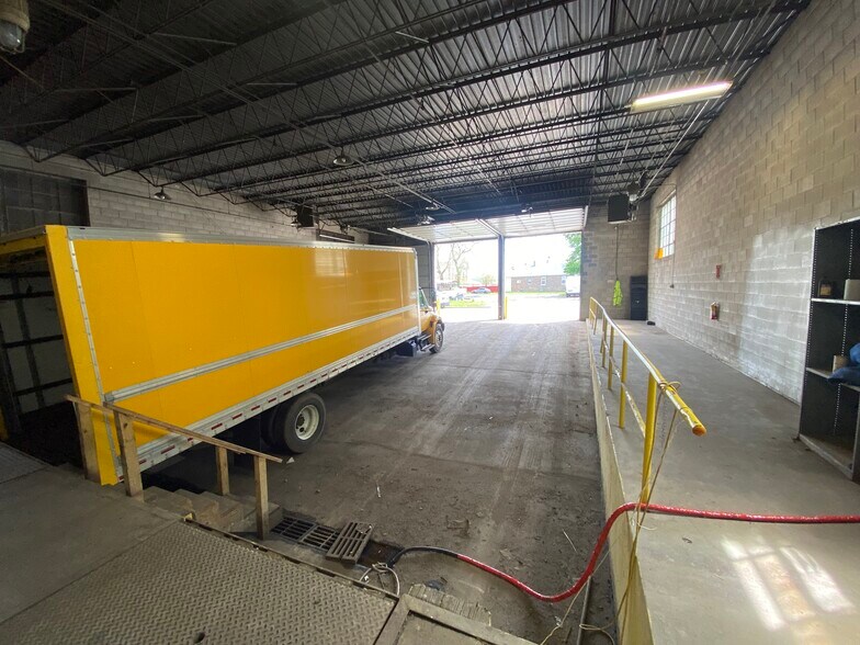 More Photos Of 4850 W Bloomingdale Ave, Chicago Warehouse For Sale