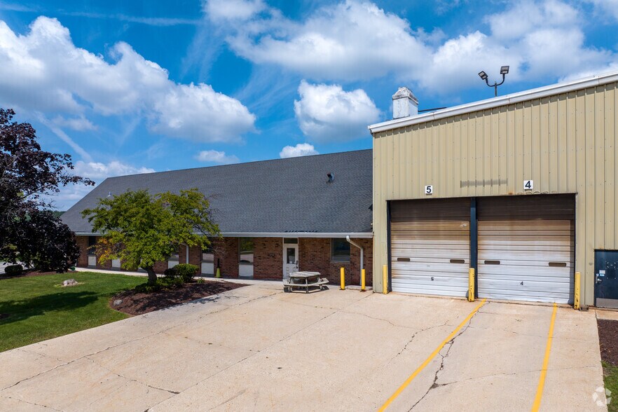 More Photos Of 7900 W Tower Ave, Milwaukee Manufacturing For Lease