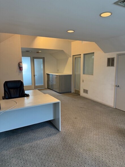 More Photos Of 629 W Mount Pleasant Ave, Livingston Office For Lease