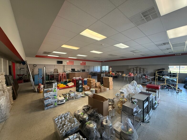 More Photos Of 1262 S Bridge St, Yorkville Service For Sale