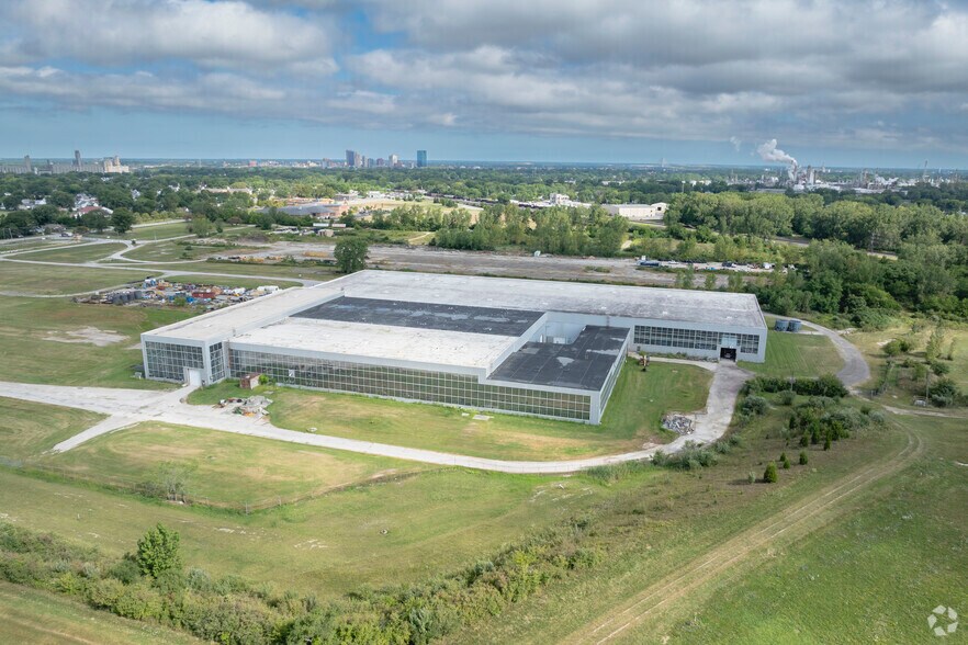 More Photos Of 1769 E Broadway St, Northwood Manufacturing For Sale