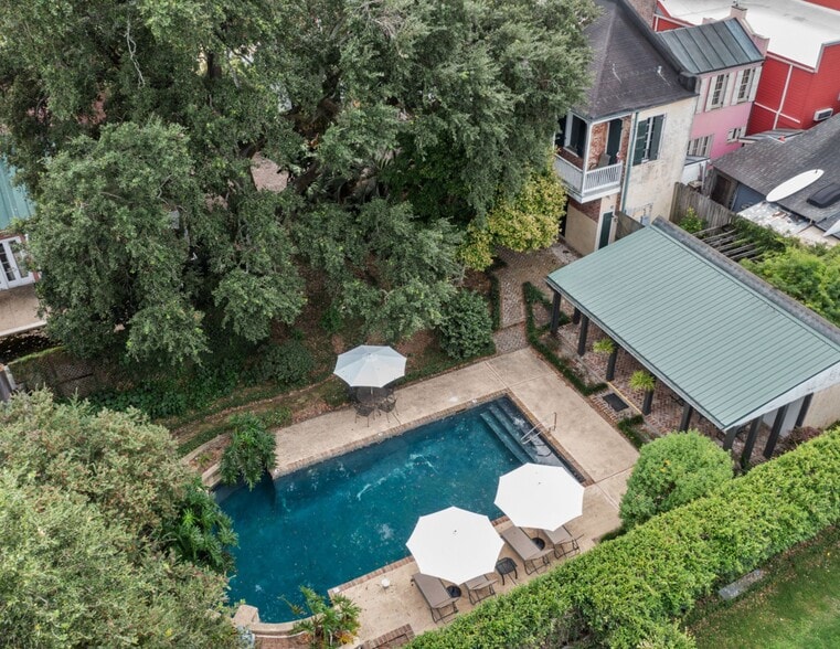 More Photos Of 2111 Dauphine St, New Orleans Hotel For Sale
