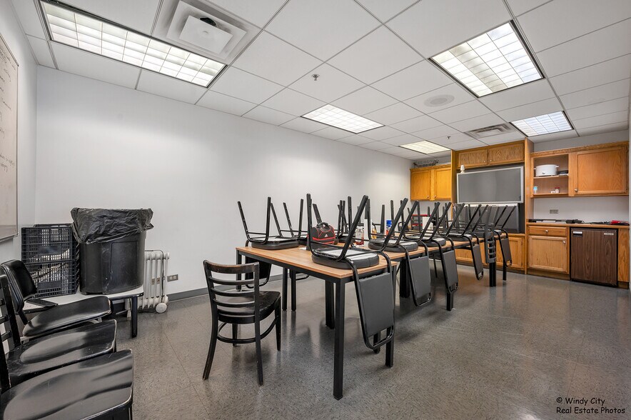 More Photos Of 945 E Chicago St, Elgin Auto Dealership For Sale