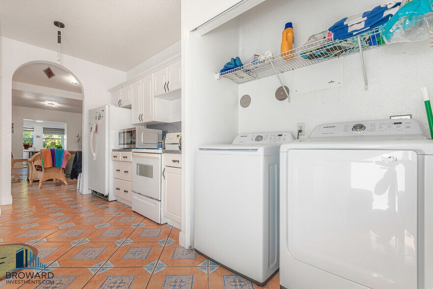 More Photos Of 330 SW 20th St, Fort Lauderdale Multifamily For Sale