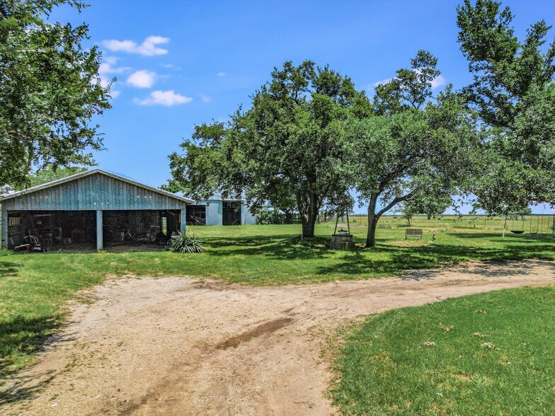 More Photos Of 16421 SH-95, Coupland Land For Sale