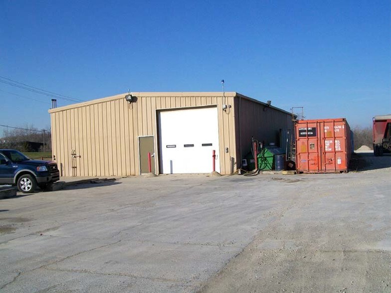 More Photos Of 45390 Grand River Ave, Novi Warehouse For Lease