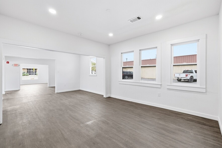 More Photos Of 516 N Locust St, Denton Daycare Center For Lease