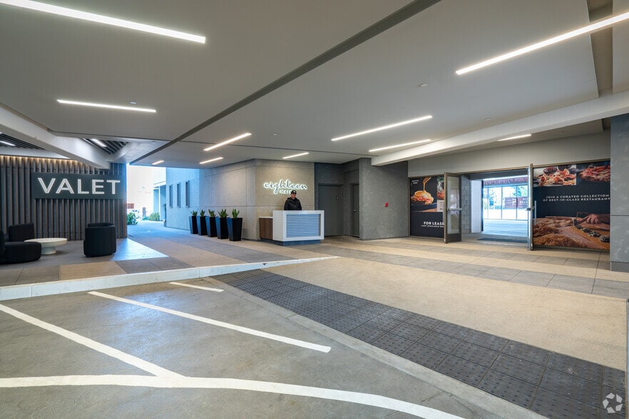 More Photos Of 2000 Main St, Irvine Restaurant For Lease
