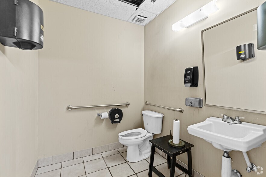 More Photos Of 1270 NW 165th St, Miami Office For Lease