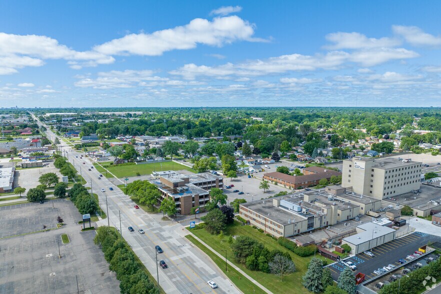 More Photos Of 27301 Dequindre Rd, Madison Heights Office For Lease