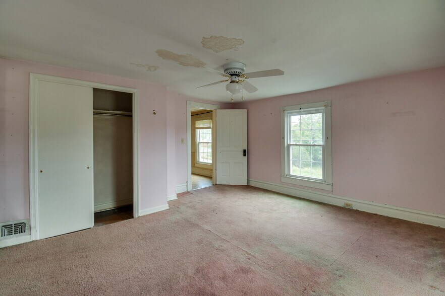 More Photos Of 35 Tinkling Spring Rd, Fishersville Showroom For Sale