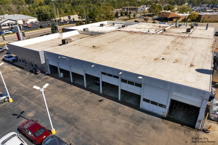 More Photos Of 945 E Chicago St, Elgin Auto Dealership For Sale