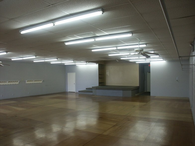 More Photos Of 3515-3559 W Northern Ave, Phoenix General Retail For Lease
