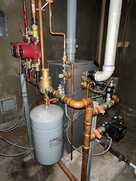 More Photos Of 75 Park Rd, West Hartford Bank For Lease