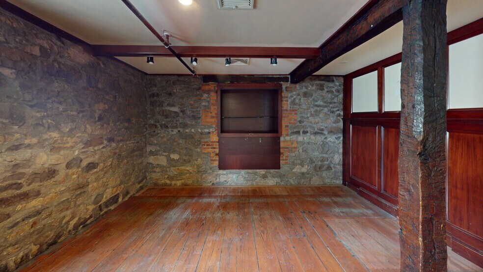 More Photos Of 16 N Chestnut St, New Paltz Freestanding For Lease