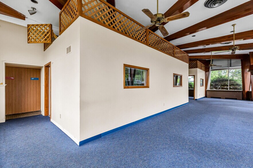 More Photos Of 8 N King St, Northampton Office For Lease