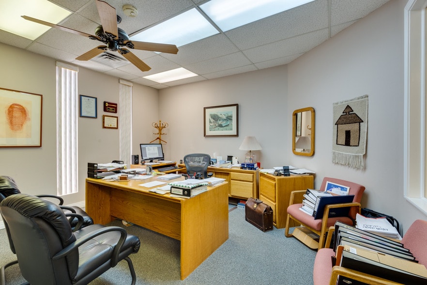 More Photos Of 844 E Sahara Ave, Las Vegas Loft Creative Space For Lease