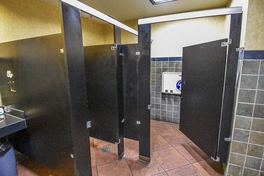 More Photos Of 1530 Hwy 16, Griffin Restaurant For Lease