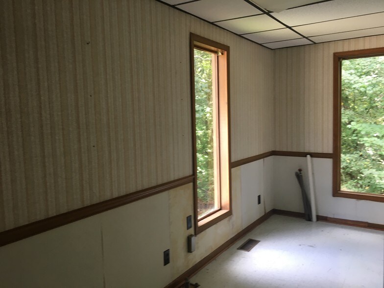 More Photos Of 4985-4991 Bethania Rd, Winston-Salem Office For Lease