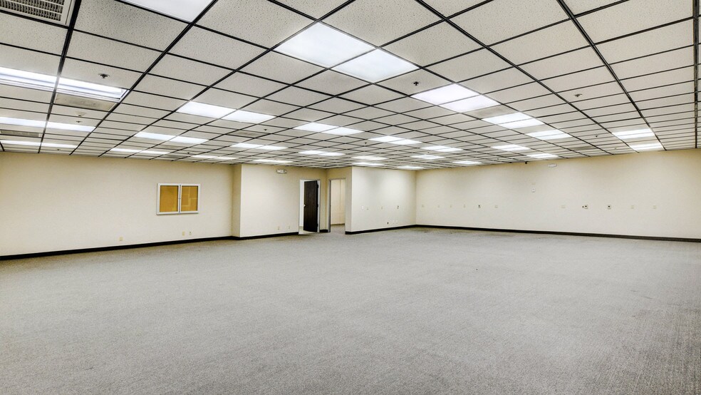 More Photos Of 4045 Spencer St, Las Vegas Office For Lease