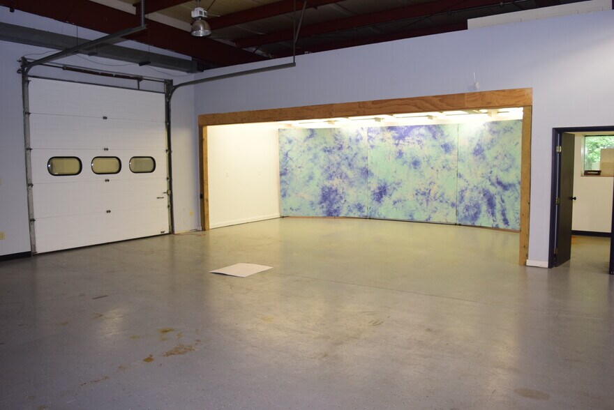 More Photos Of 2013 General Potter Hwy, Centre Hall Showroom For Sale