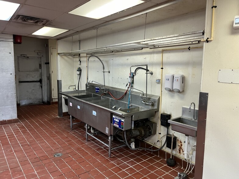 More Photos Of 2515 County Rd 208, Saint Augustine Fast Food For Lease