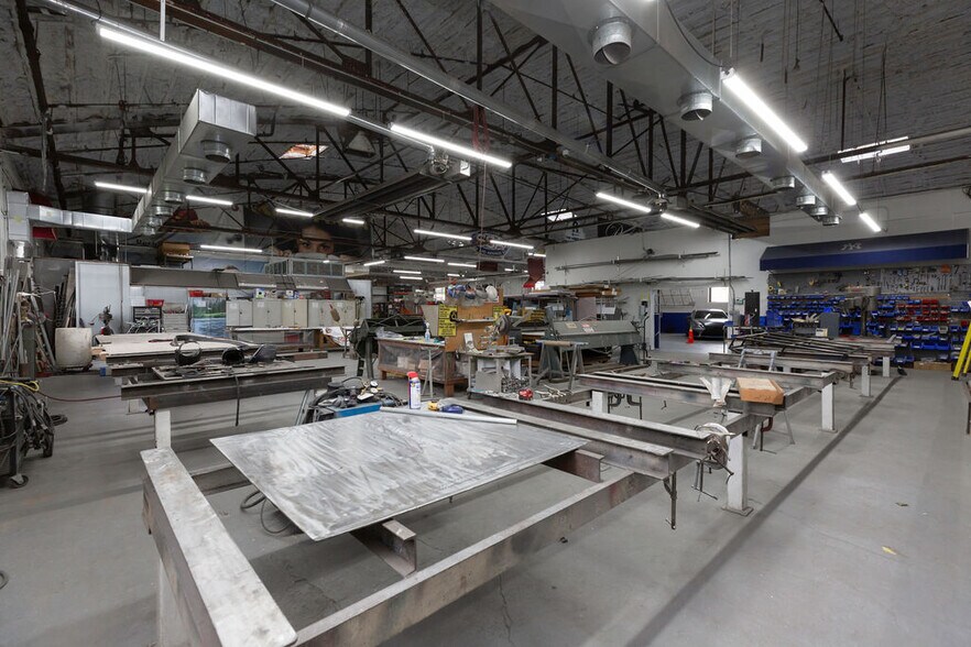 More Photos Of 925 Saw Mill River Rd, Yonkers Manufacturing For Lease