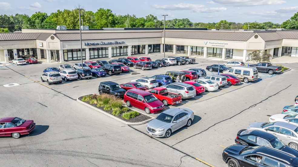 More Photos Of 850-1020 S Monroe St, Monroe Supermarket For Lease