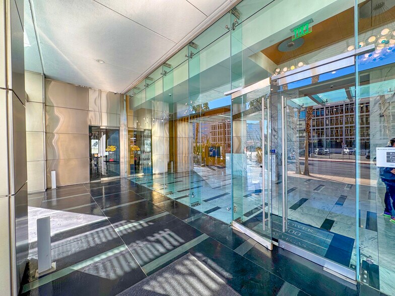 More Photos Of 300 S 4th St, Las Vegas Office For Lease