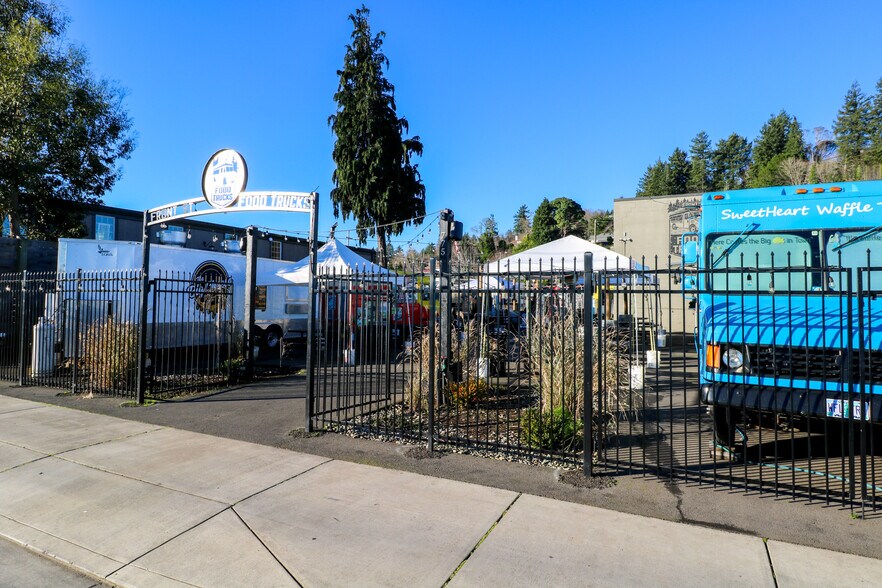 More Photos Of 775 N Front St, Coos Bay Bar For Sale