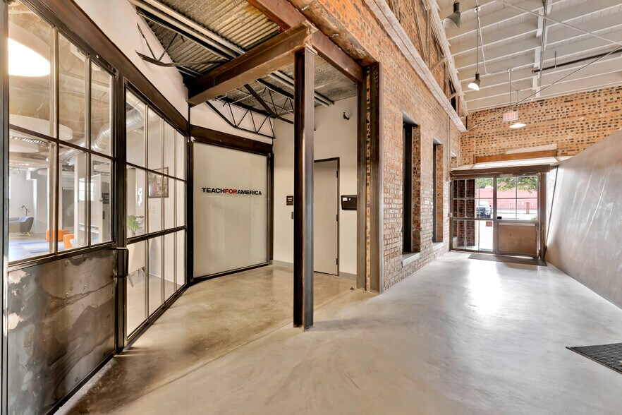 More Photos Of 707 W Vickery Blvd, Fort Worth Loft Creative Space For Lease