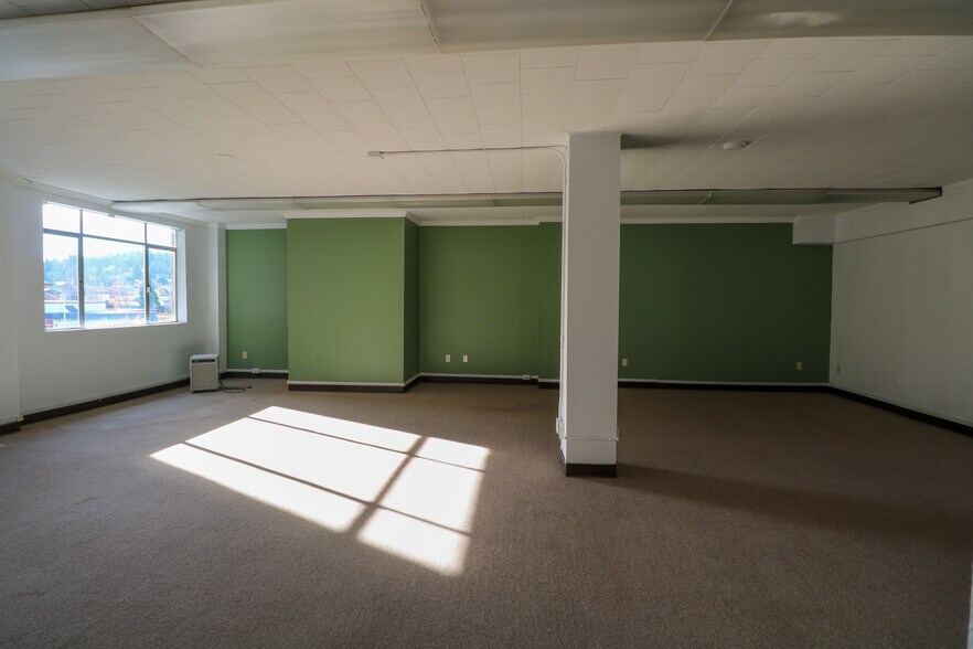More Photos Of 320 Central Ave, Coos Bay Office For Sale