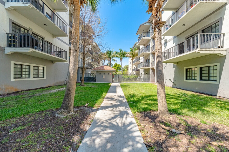 More Photos Of 2801-2851 Riverside Dr, Coral Springs Apartments For Sale