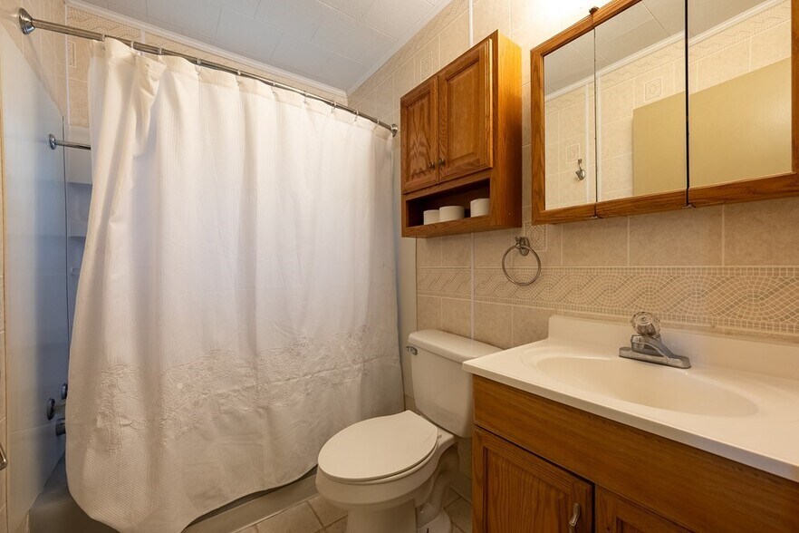 More Photos Of 171 Market St, Marion Multifamily For Sale