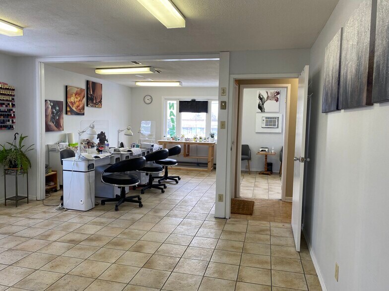 More Photos Of 455 Hazeldean Rd, Ottawa General Retail For Sale