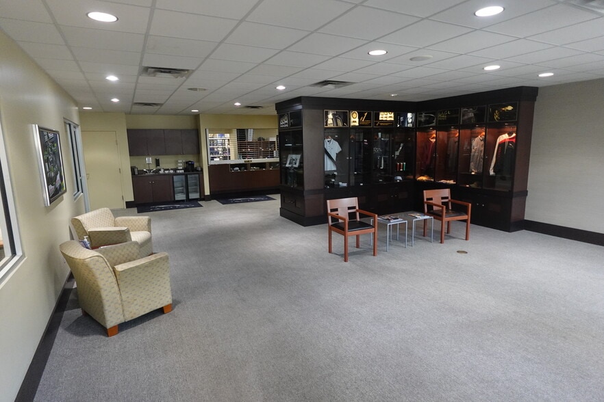 More Photos Of 320 E Fletcher Ave, Tampa Auto Dealership For Sale