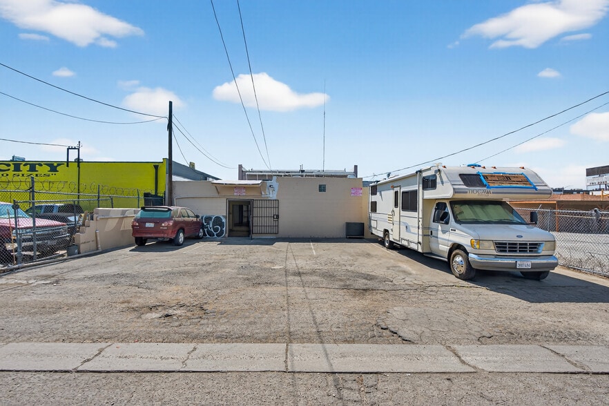 More Photos Of 16119 Sherman Way, Van Nuys Freestanding For Sale