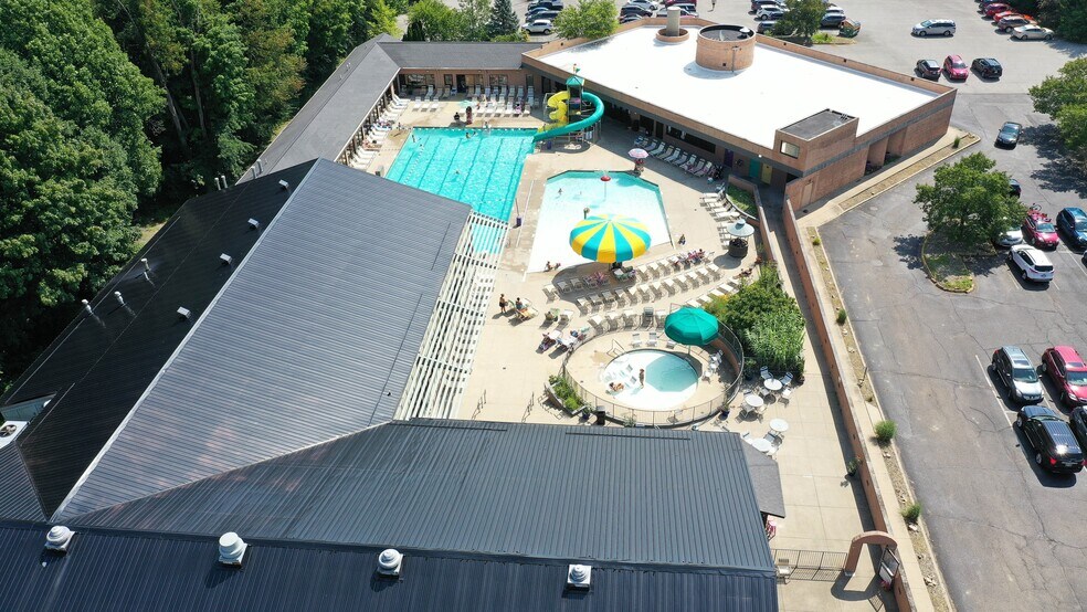 More Photos Of 5133 Darrow Rd, Hudson Health Club For Sale