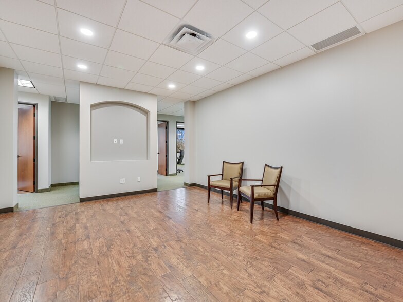 More Photos Of 3 Lakeway Centre Ct, Austin Medical For Lease