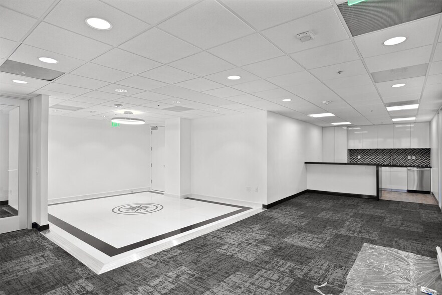 More Photos Of 9440 Santa Monica Blvd, Beverly Hills Office For Lease