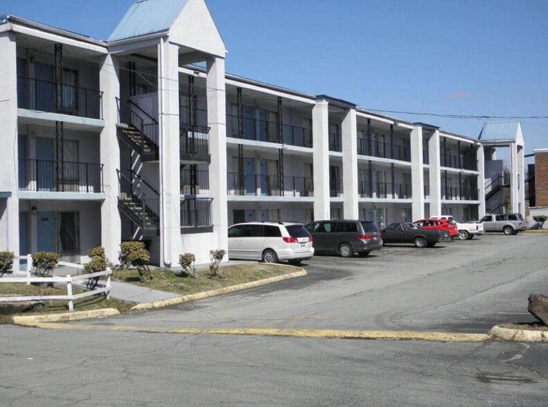 Primary Photo Of 1500 N Cherry St, Knoxville Apartments For Sale