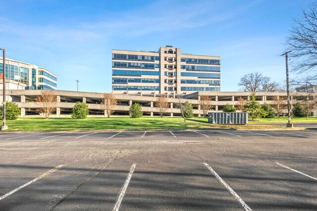 More Photos Of 1950 Old Gallows Rd, Vienna Office For Lease