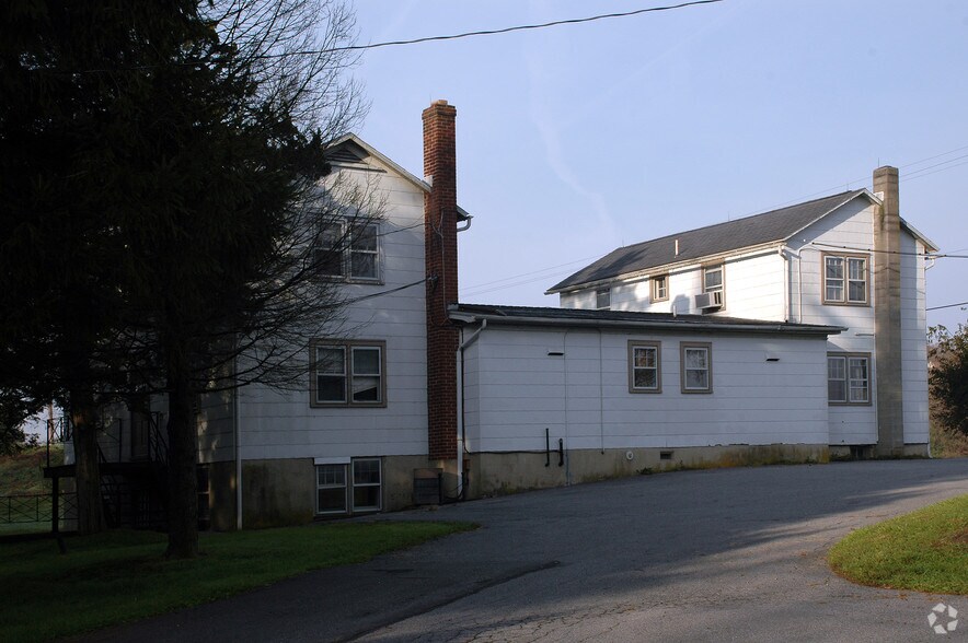 More Photos Of 298 Keystone Dr, Bethlehem Warehouse For Lease