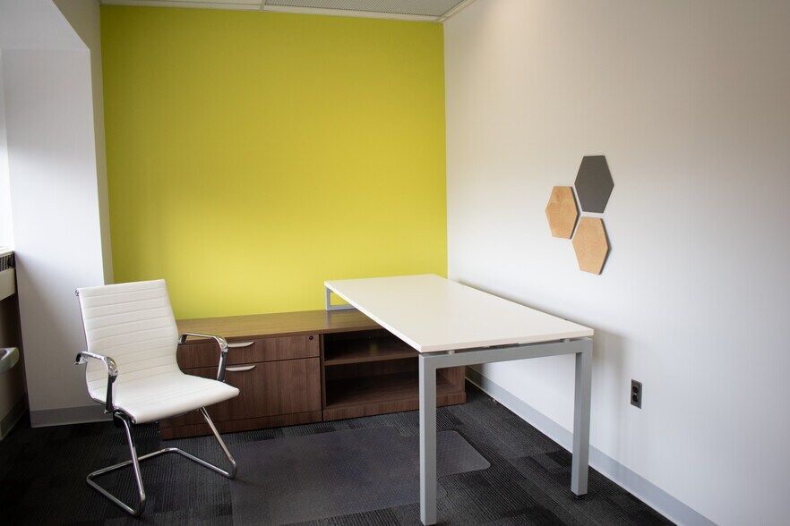 More Photos Of 1000 Cliff Mine Rd, Pittsburgh Office For Lease